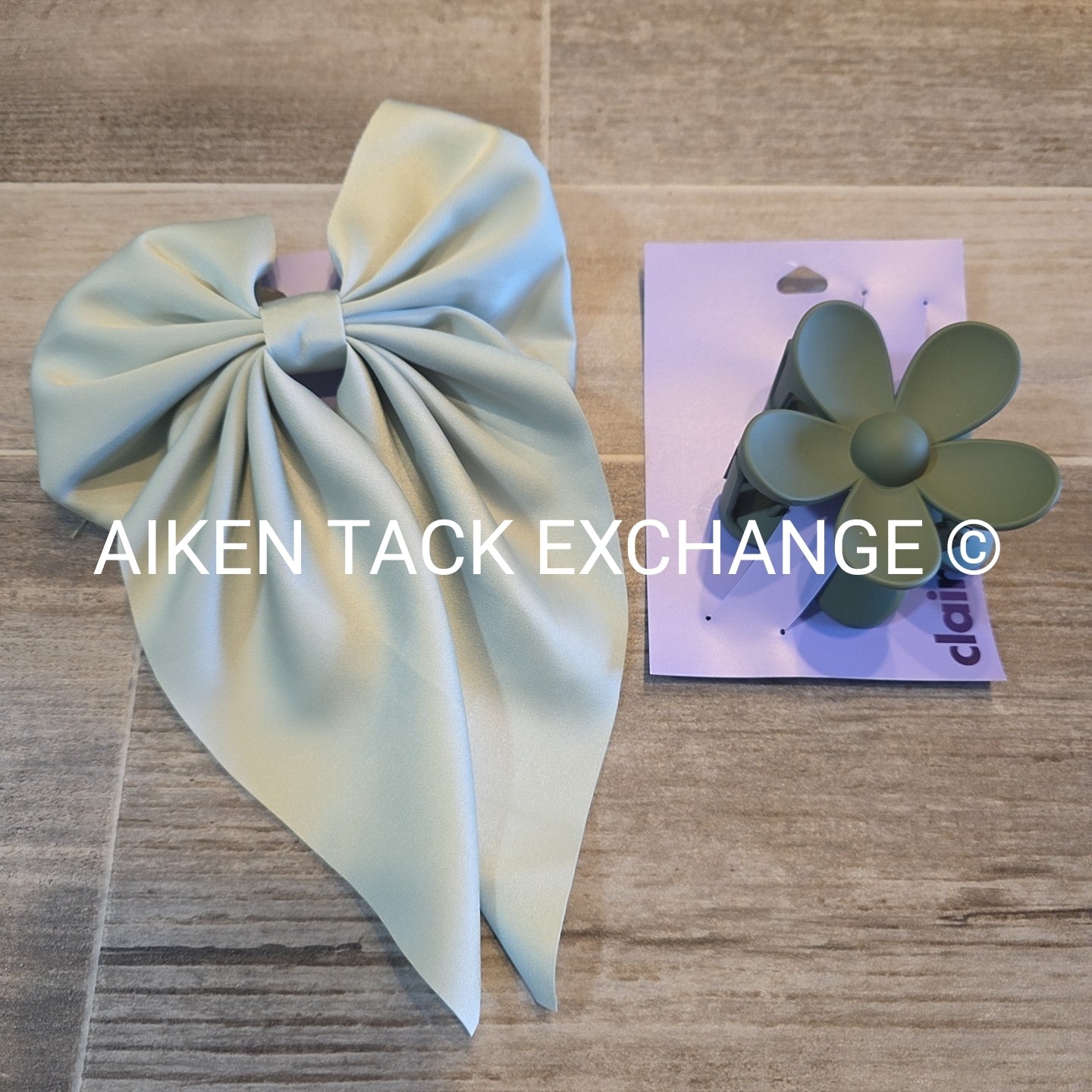 Claire's Hair Bundle - 1 Claw Clip, 1 Hair Clip