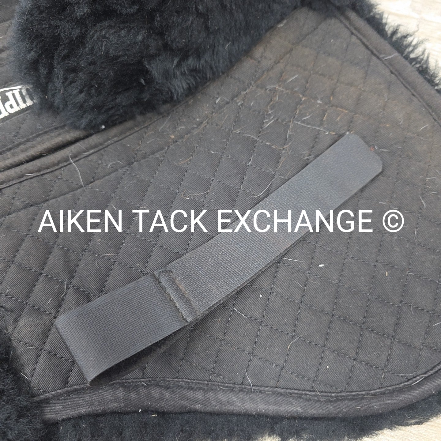 Majyk Equipe Ergonomic Shimmable Sheepskin Half Pad, With Rear Shims, Size Mediu