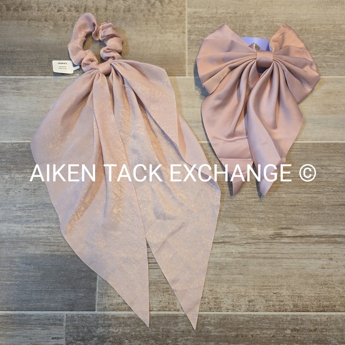 Claire's Hair Bundle - 1 Scrunchie, 1 Hair Clip