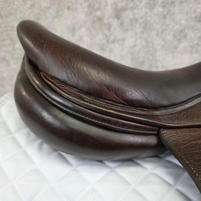 1999 Devoucoux Biarritz Close Contact Jump Saddle, 17" Seat, 3A Flap, Medium Tree, Foam Panels, Full Buffalo Leather