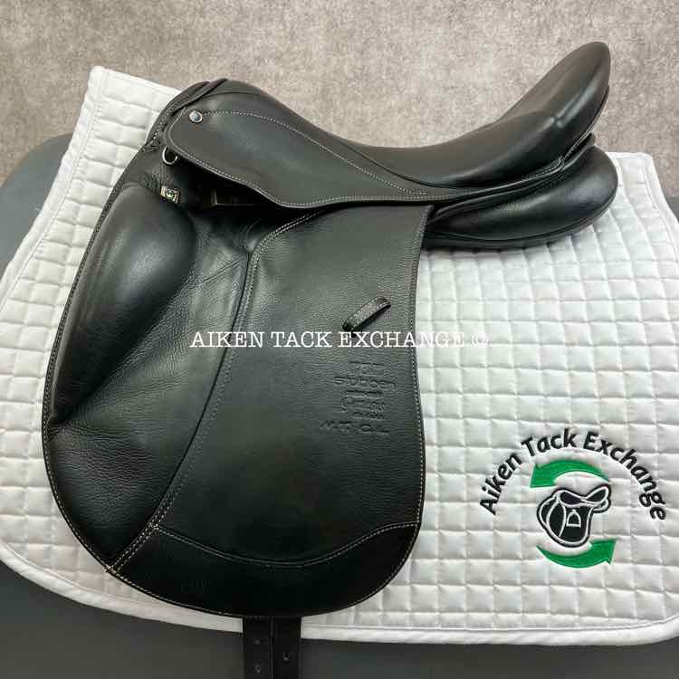 **On Trial** 2015 Stubben Genesis Deluxe CL NT Dressage Saddle, 17.5" Seat with Biomex, 28cm Tree - Medium Narrow, Wool Flocked Panels