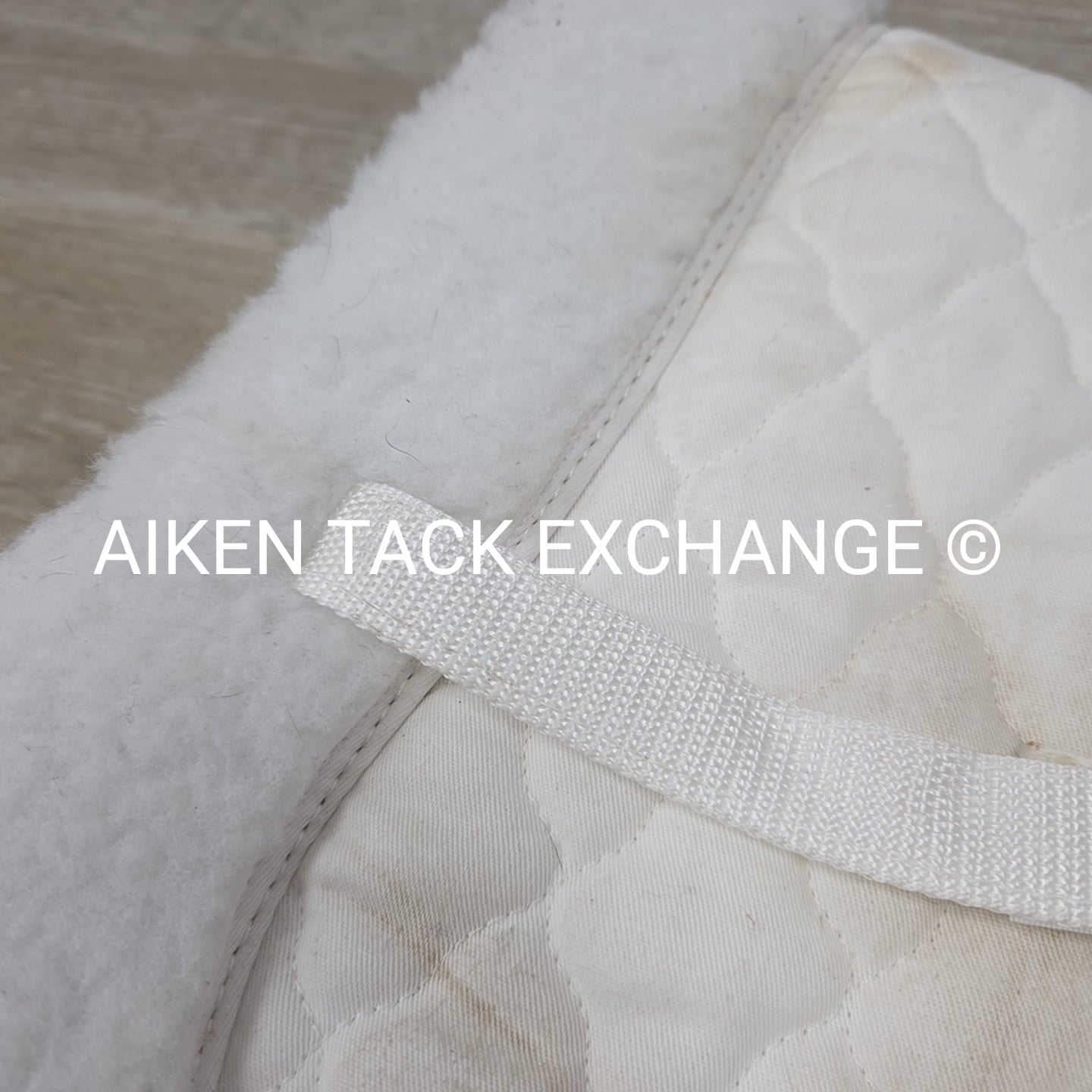 Toklat ProQuilt CC Fleece Show Pad with Joey Girth Slot, White, Size 17-17.5