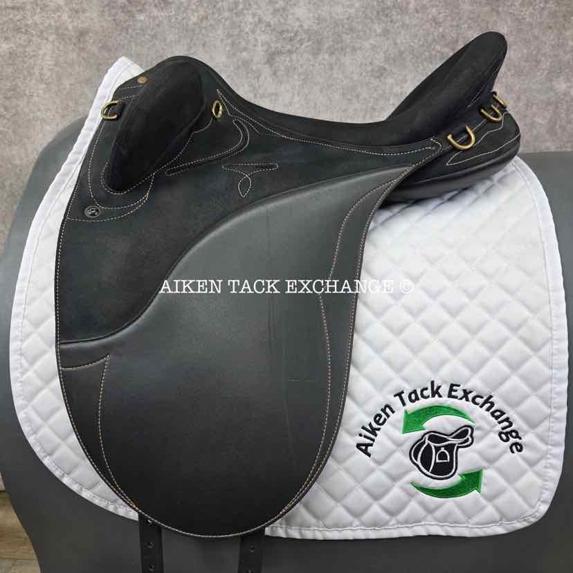 **SOLD**2012 Wintec Pro Stock Australian Saddle, 17" / 17.5" Seat - Large, Adjustable Tree - Changeable Gullet, Wool Flocked Panels