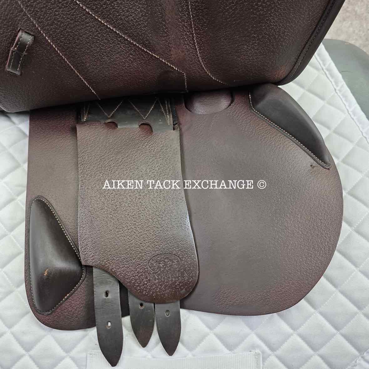 2021 Devoucoux Biarritz S Close Contact Jump Saddle, 16.5" Seat, 2A Flap, M/MW Tree, D3D Panels