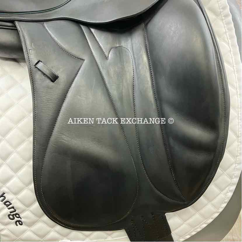 2013 Devoucoux Makila Monoflap Dressage Saddle, 18" Seat, 3A Flap, Medium Wide Tree, Foam Panels, Full Buffalo Leather