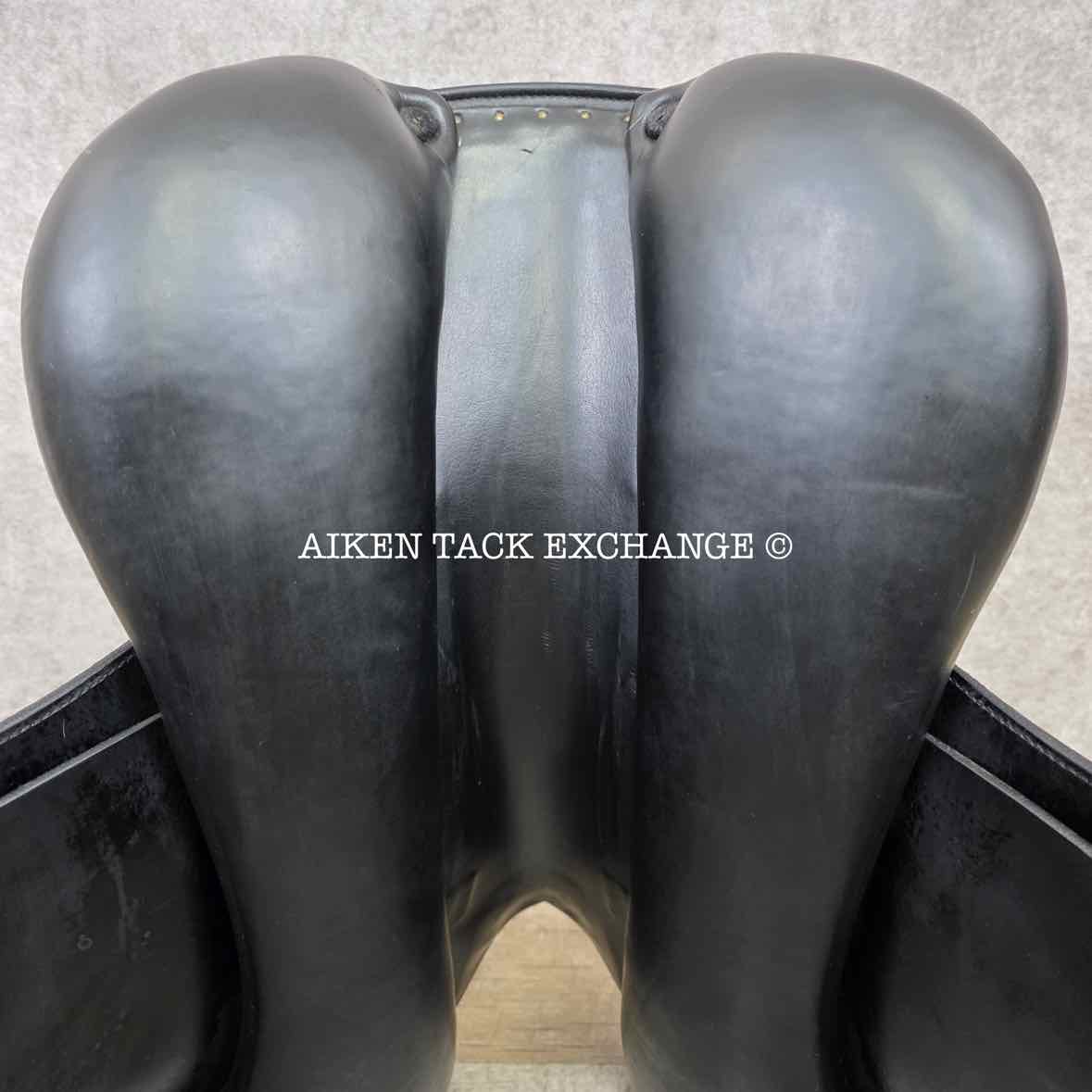 2009 Amerigo Pinerolo Classic Dressage Saddle, 17" Seat, M/MN Tree, Wool Flocked Panels