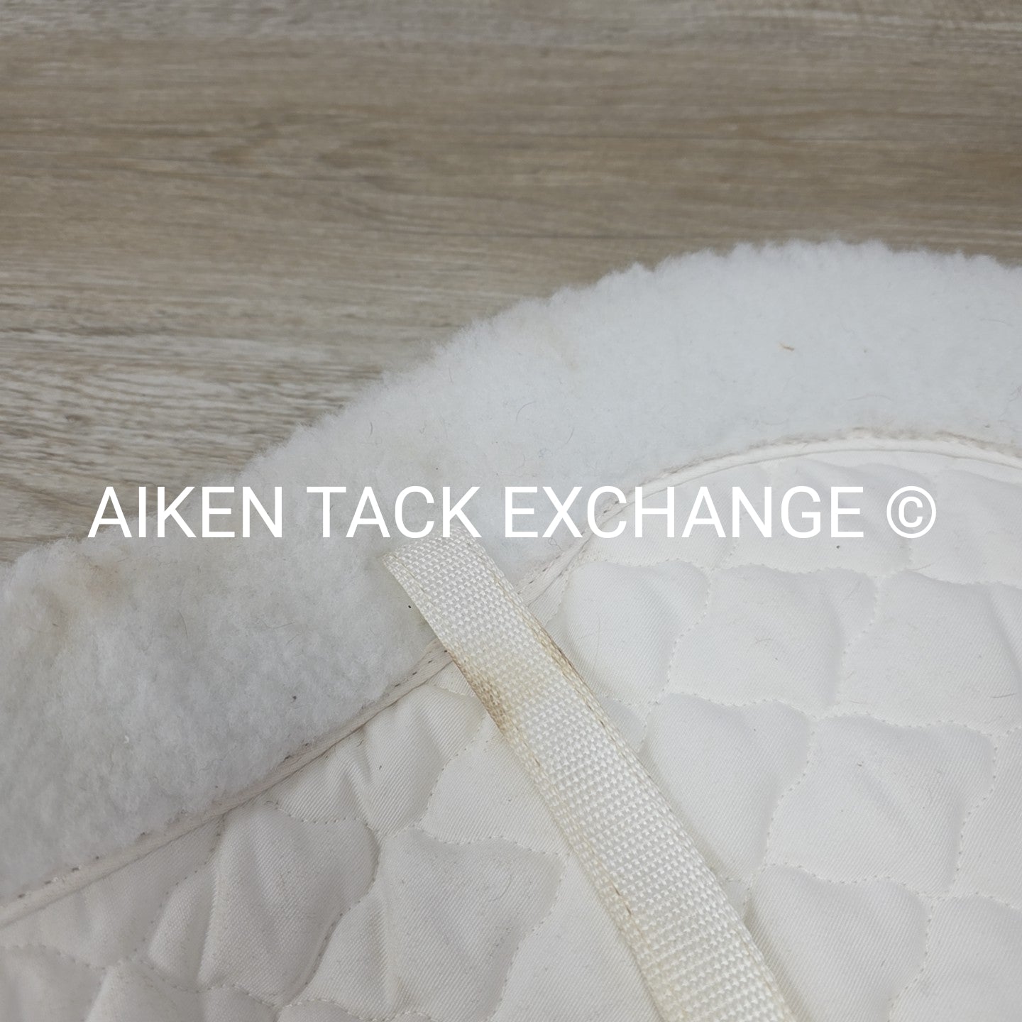 Toklat ProQuilt CC Fleece Show Pad with Joey Girth Slot, White, Size 17-17.5