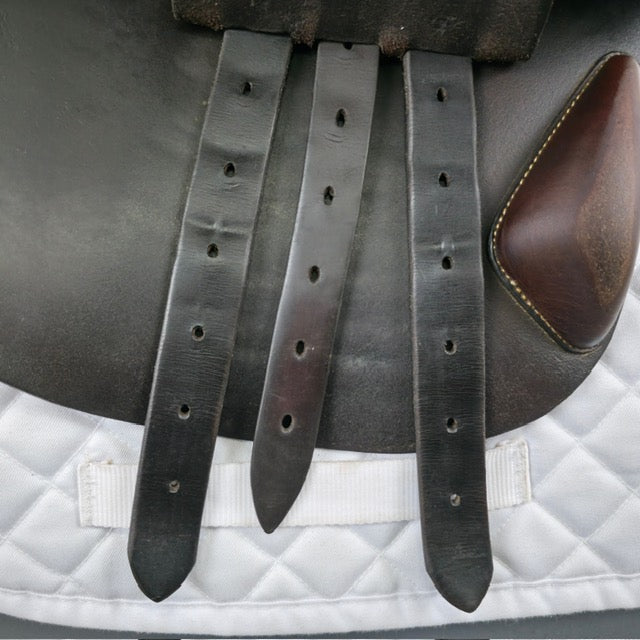 1999 Devoucoux Biarritz Close Contact Jump Saddle, 17" Seat, 3A Flap, Medium Tree, Foam Panels, Full Buffalo Leather