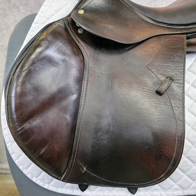 1999 Devoucoux Biarritz Close Contact Jump Saddle, 17" Seat, 3A Flap, Medium Tree, Foam Panels, Full Buffalo Leather