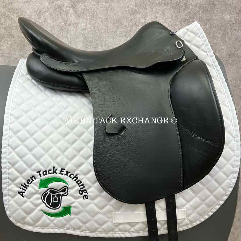 2017 Stubben True Nature Dressage Saddle, 18" Seat, Short Flap, 28cm Tree - Medium, Wool Flocked Panels