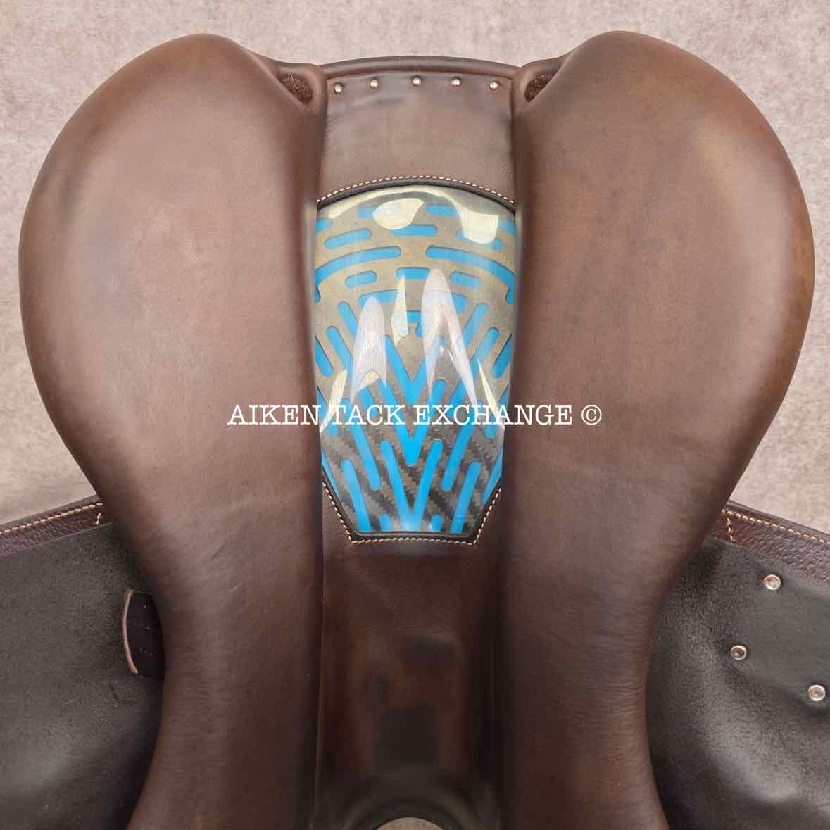 2019 Voltaire Blue Infinite Close Contact Jump Saddle, 17.5" Seat, 2A Flap, Medium Wide Tree, PRO Panels, Full Buffalo Leather
