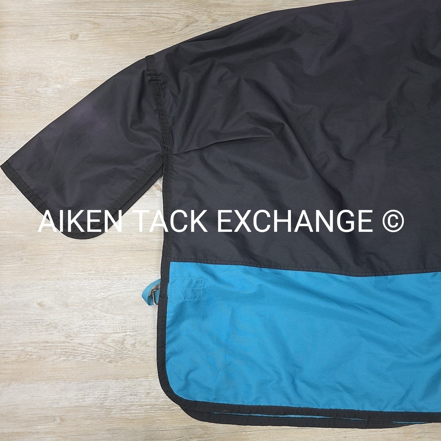 Horseware Mio 0g Turnout Sheet, 84" (lining has some rips/tears)