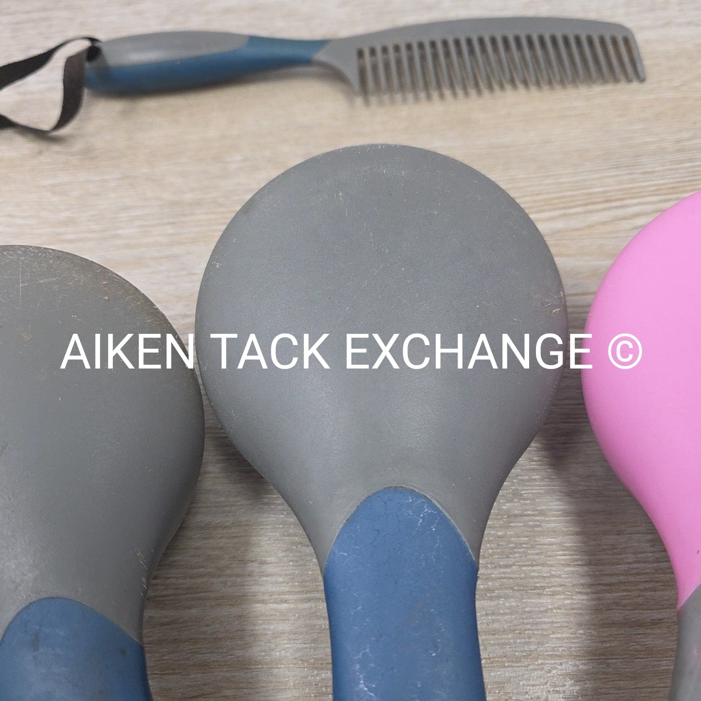 BARGAIN BUNDLE: 3 Oster Hair Brushes & 1 Oster Comb