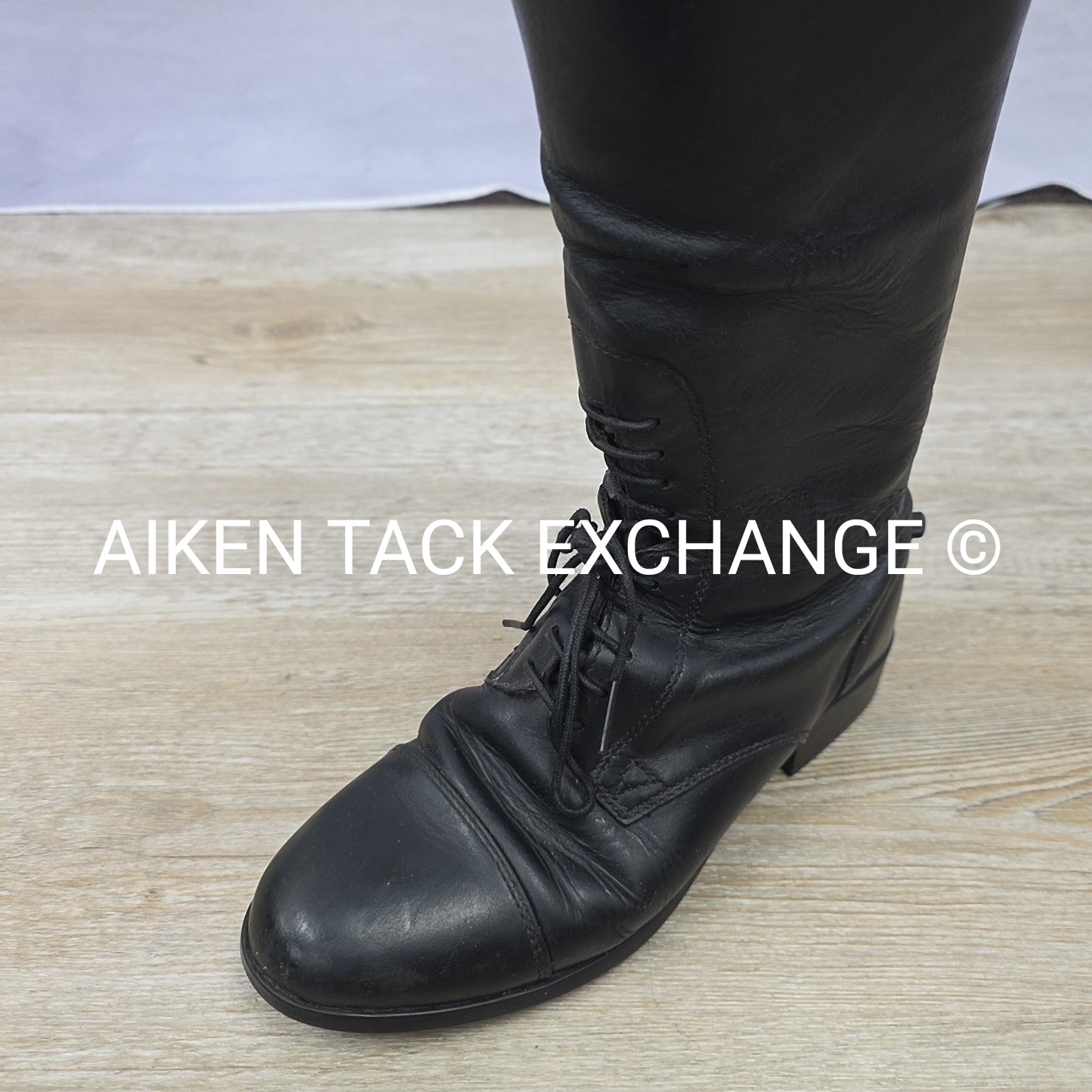 Ariat Field Boots, Size 7, Regular Calf, Height Medium