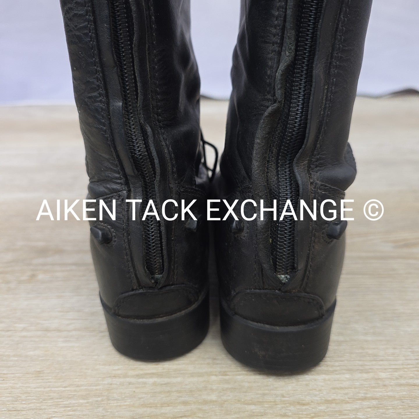 Ariat Field Boots, Size 7, Regular Calf, Height Medium