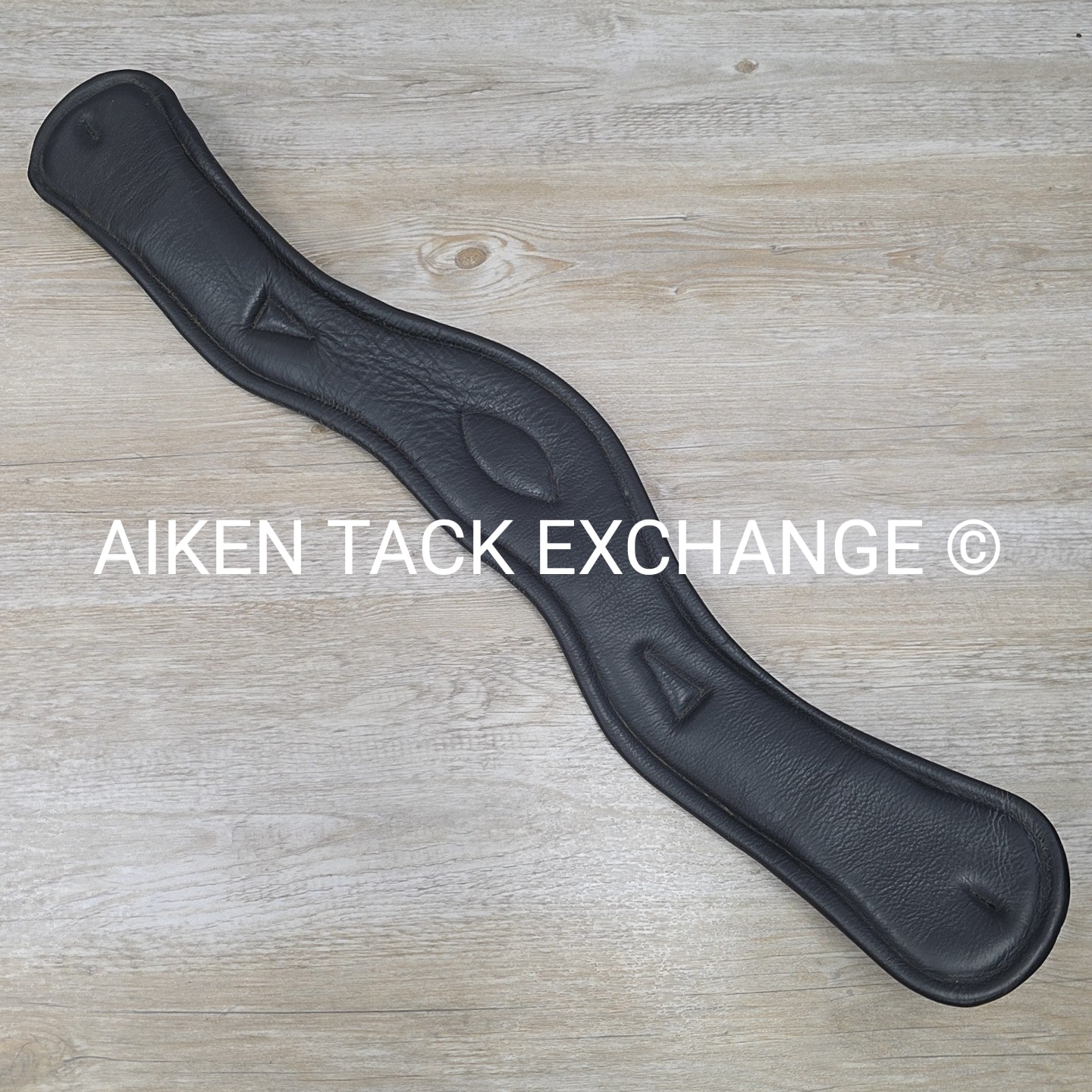County Logic Anatomic Shoulder Relief Girth, Black, 30"