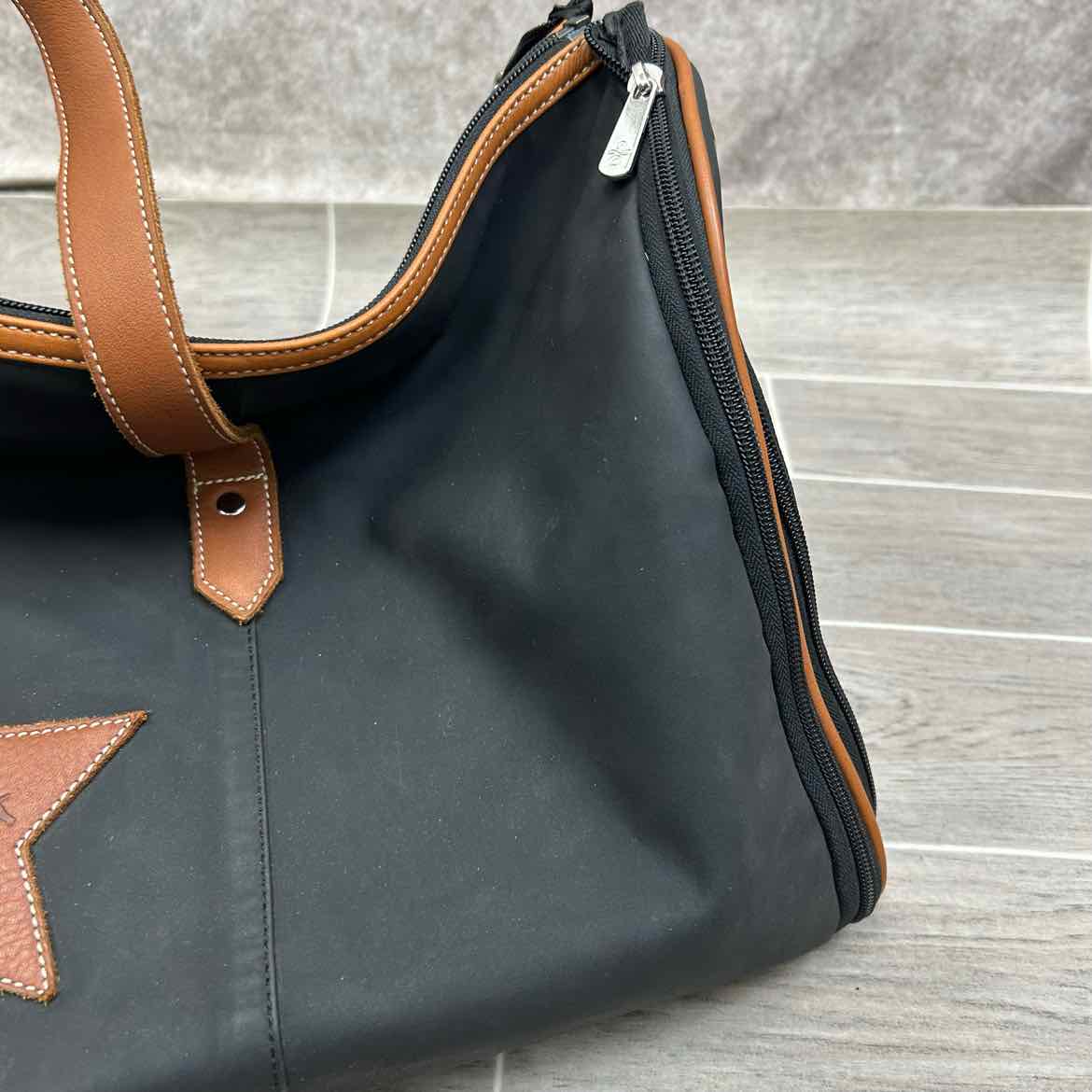 Penelope Show Travel Bag, Comes wih Dust Cover