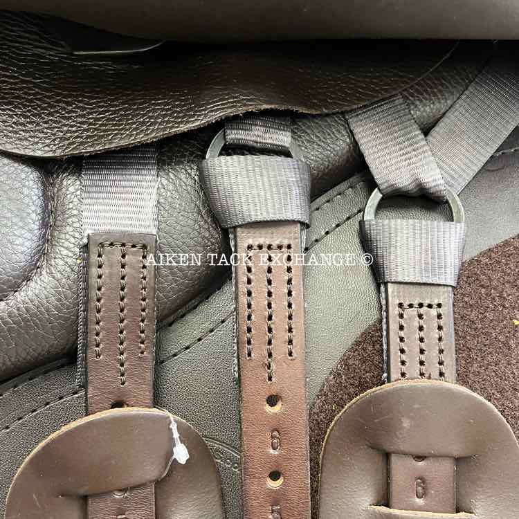 **SOLD** 2023 Kent & Masters S-Series MJJ Standard Wither Competition Jump Saddle, 17.5" Seat, Adjustable Tree - Changeable Gullet, Wool Flocked Panels