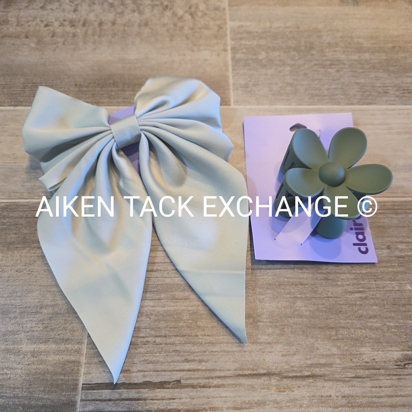 Claire's Hair Bundle - 1 Claw Clip, 1 Hair Clip