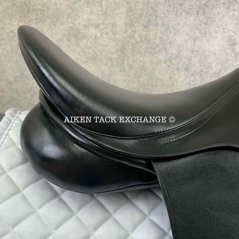 Circuit by Dover Saddlery Dressage Saddle, 17" Seat, Medium Tree, Wool Flocked Panels