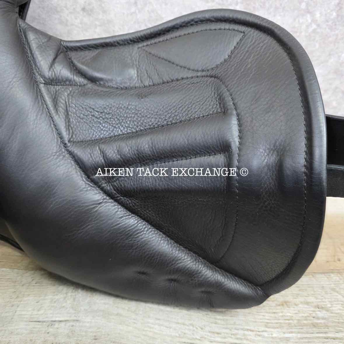 2022 Black Country Vinici Solare Monoflap Jump Saddle, 17" Seat, Wide Tree, Wool Flocked Panels