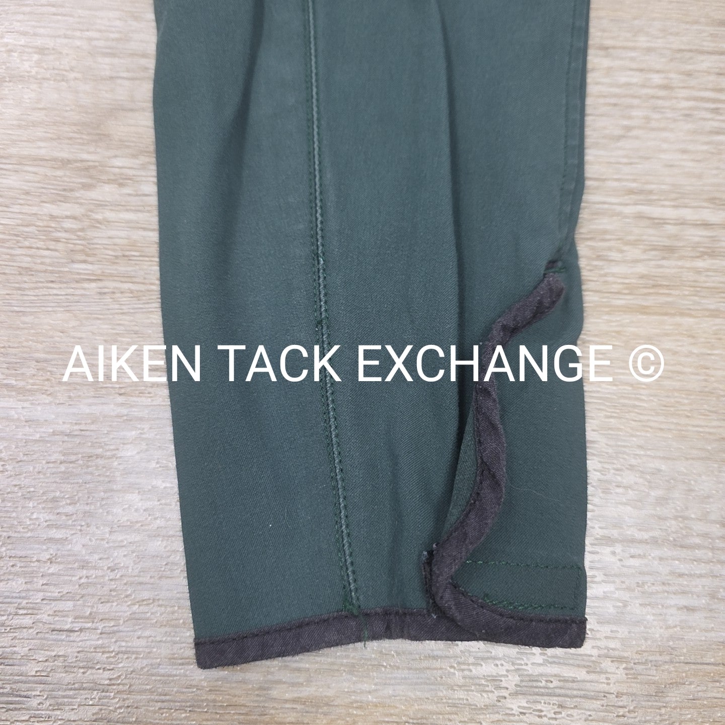 Tailored Sportsman Trophy Hunter Knee Patch Breeches, Size 32 R