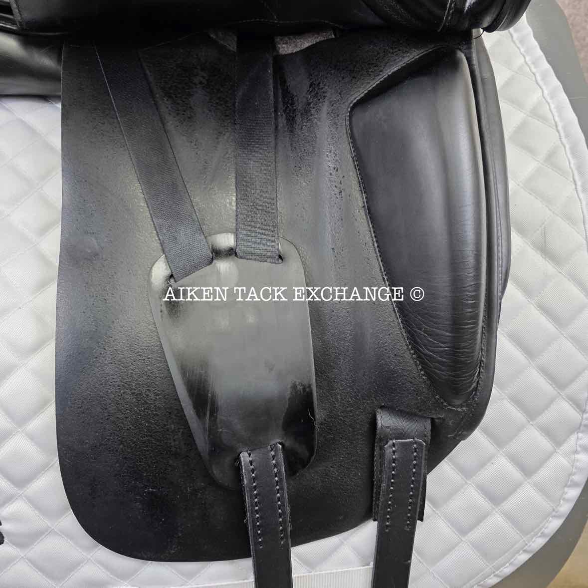 2009 Amerigo Pinerolo Classic Dressage Saddle, 17" Seat, M/MN Tree, Wool Flocked Panels