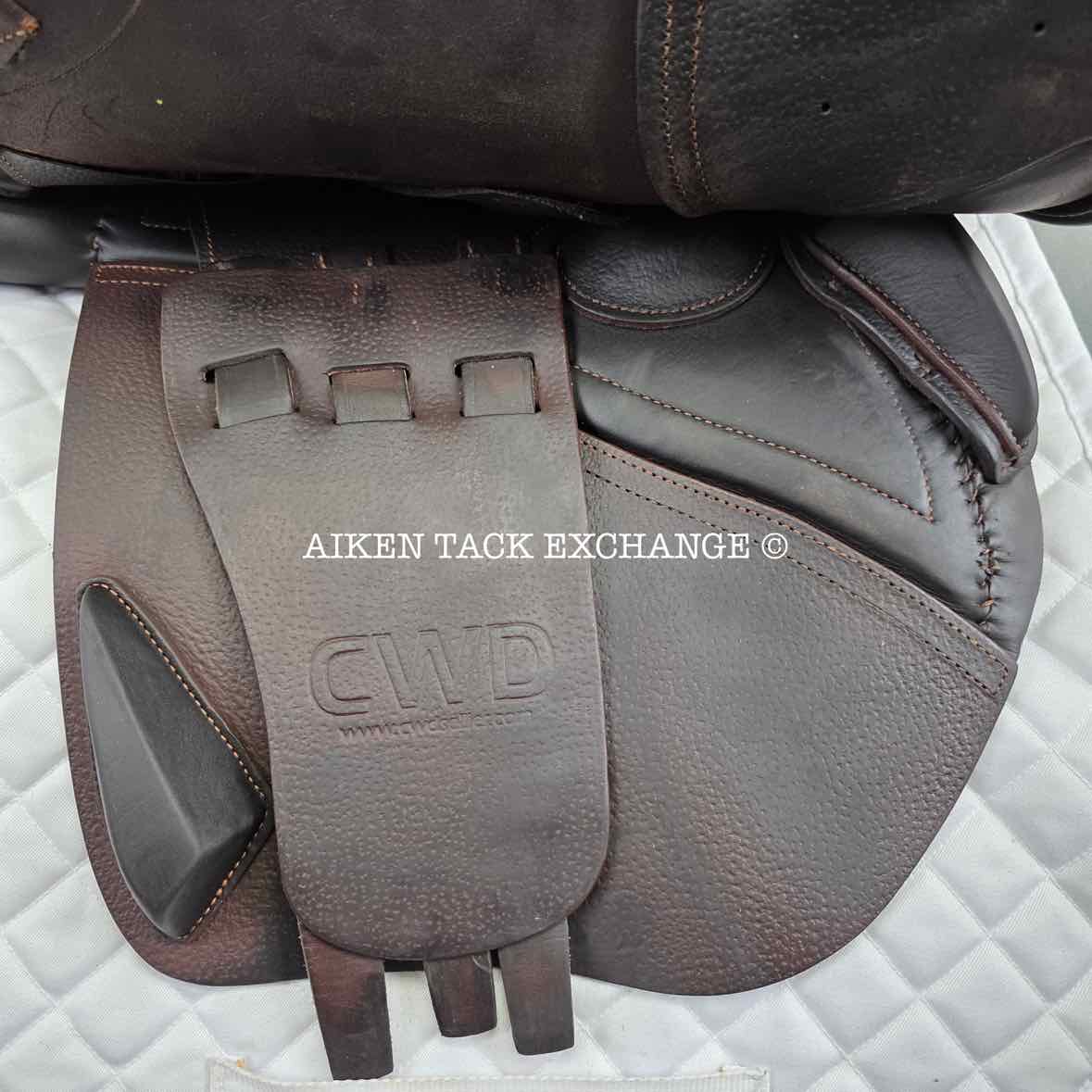 2016 CWD SE02 Close Contact Jump Saddle, 17" Seat, 2L Flap, Medium Tree, Foam Panels