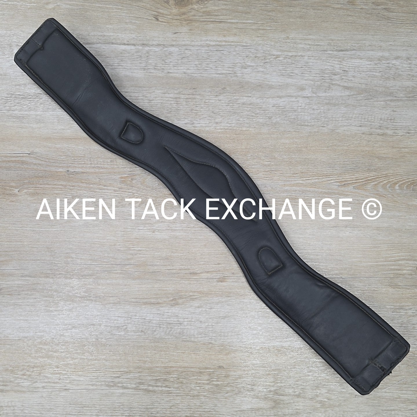 County Logic Anatomic Shoulder Relief Girth, Black, 26"