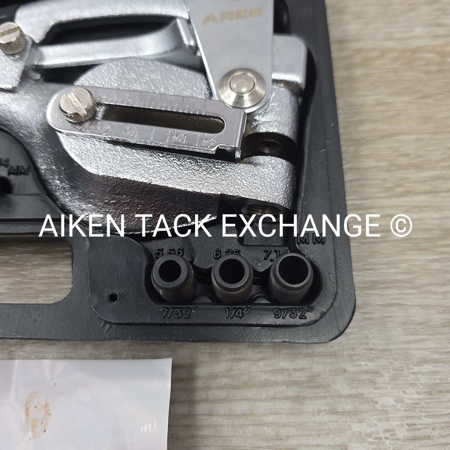 ARES Metal Hole Punch Set