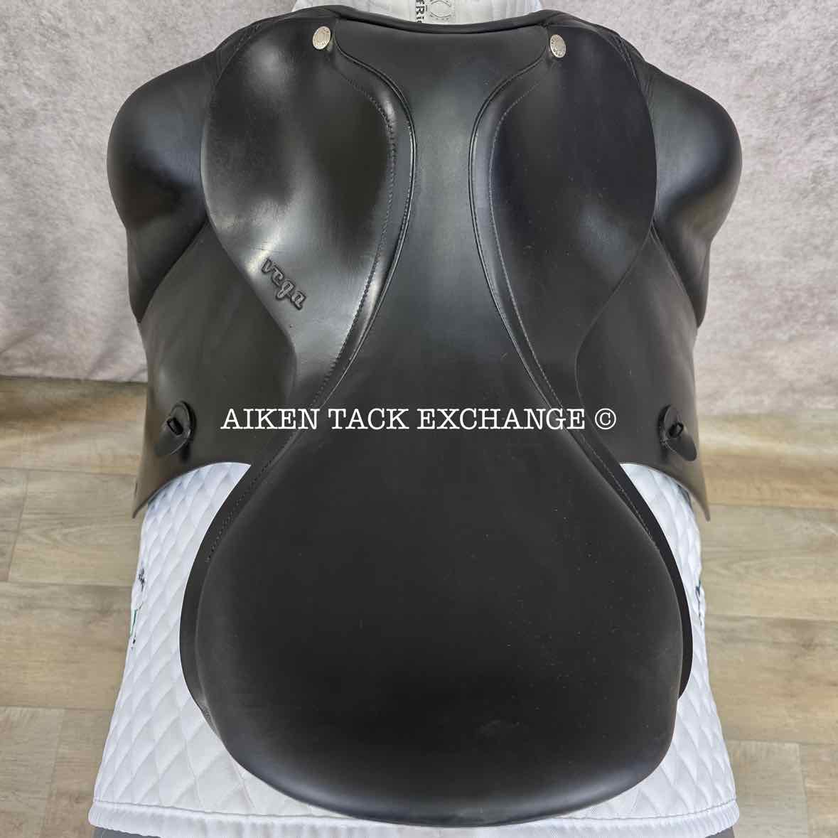 2008 Amerigo Vega Dressage Saddle, 18" Seat, M/MW Tree, Wool Flocked Panels