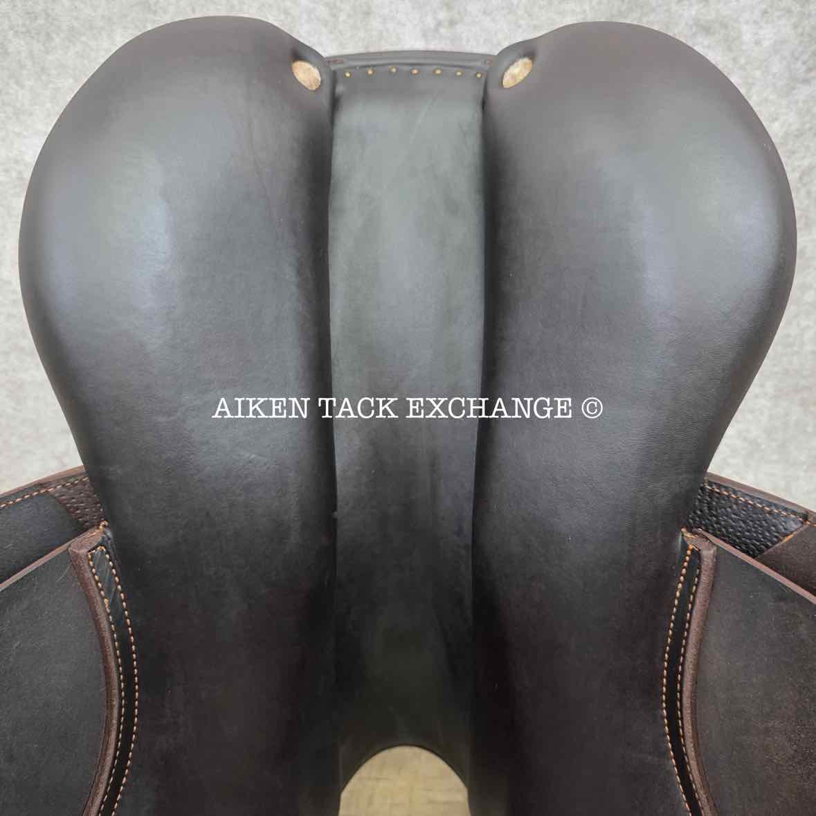 2016 CWD SE02 Close Contact Jump Saddle, 17" Seat, 2L Flap, Medium Tree, Foam Panels