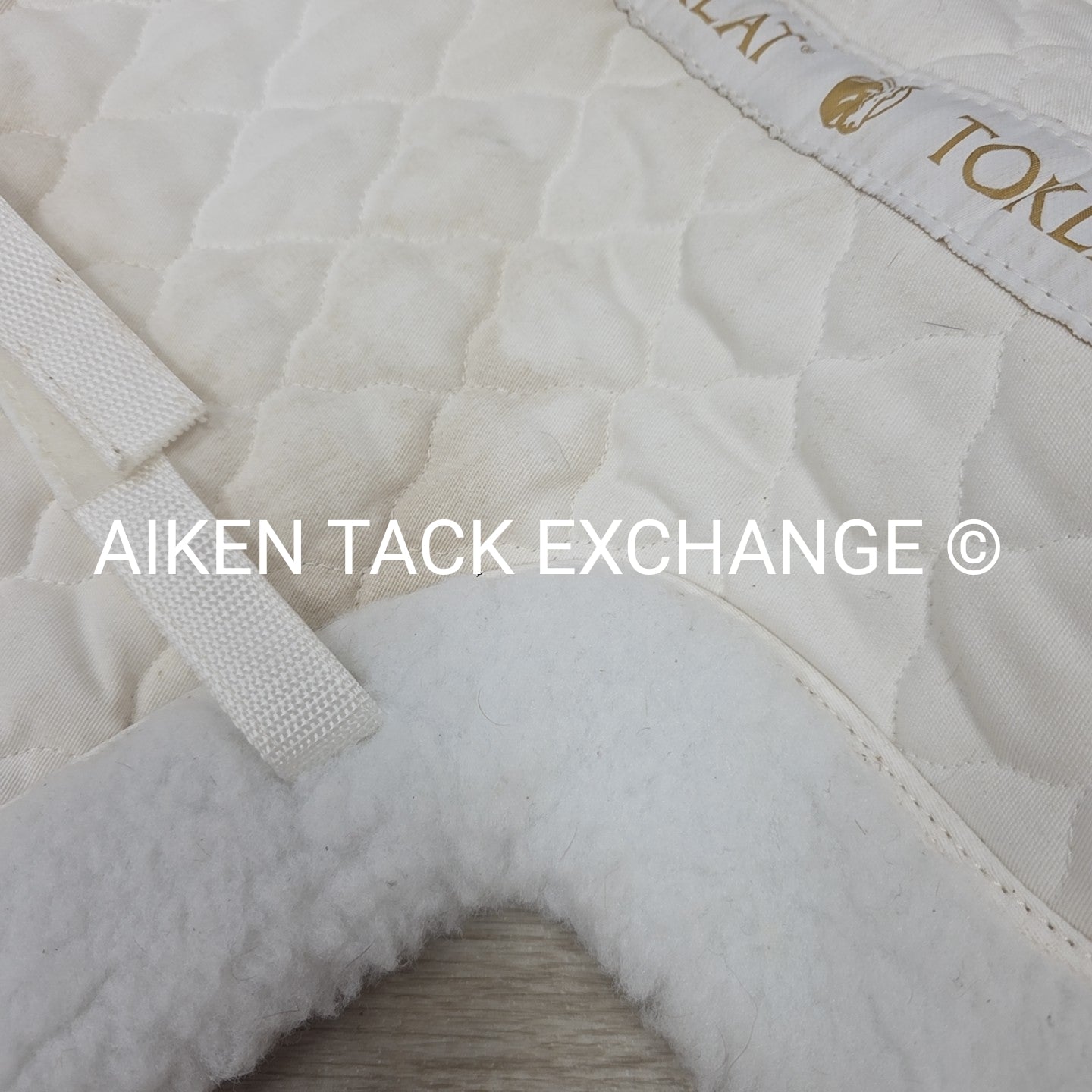 Toklat ProQuilt CC Fleece Show Pad with Joey Girth Slot, White, Size 17-17.5
