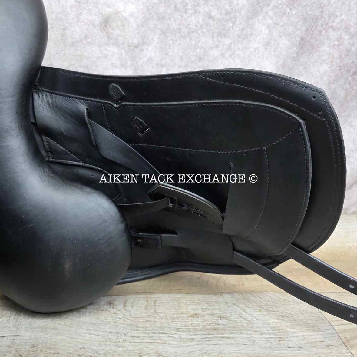 2017 Erreplus Freestyle Monoflap Dressage Saddle, 17" Seat, Adjustable Tree, Wool Flocked Panels