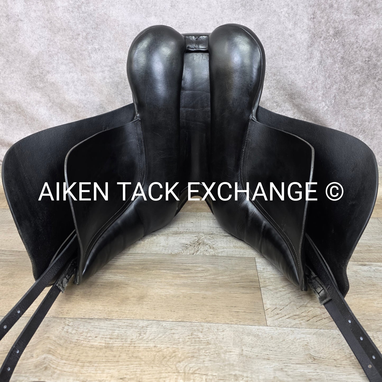 Jeremy Rudge Pace Dressage Saddle, 17.5" Seat, Medium Wide Tree, Wool Flocked Panels