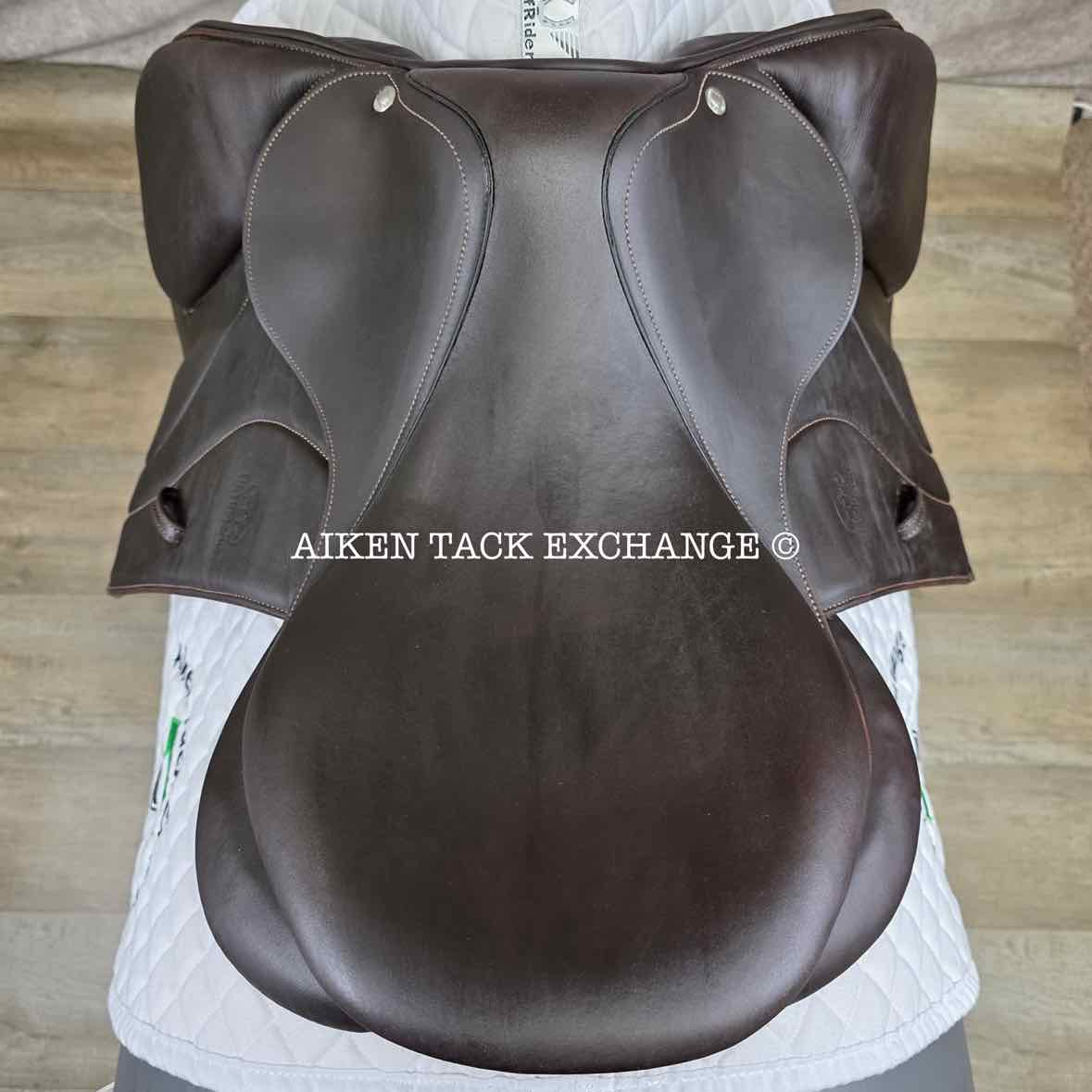 2021 Devoucoux Biarritz S Close Contact Jump Saddle, 16.5" Seat, 2A Flap, M/MW Tree, D3D Panels