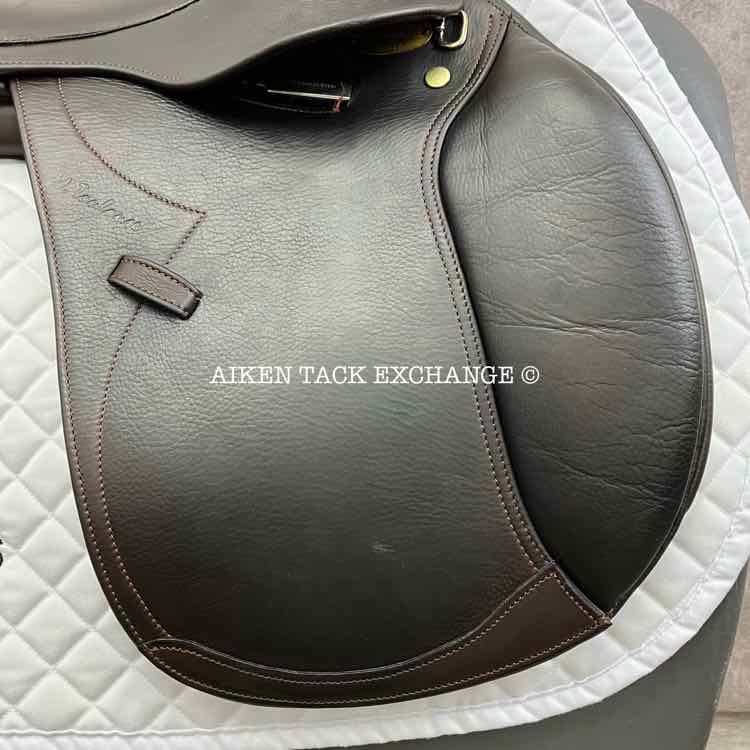 **SOLD** Marcel Toulouse Denise DL Close Contact Jump Saddle, 17" Seat, Medium/Medium Wide Tree, Foam Panels