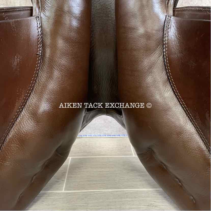 2011 Stubben Artus CS Deluxe Jump Saddle, 18" Seat, 28 cm Tree - Medium, Wool Flocked Panels