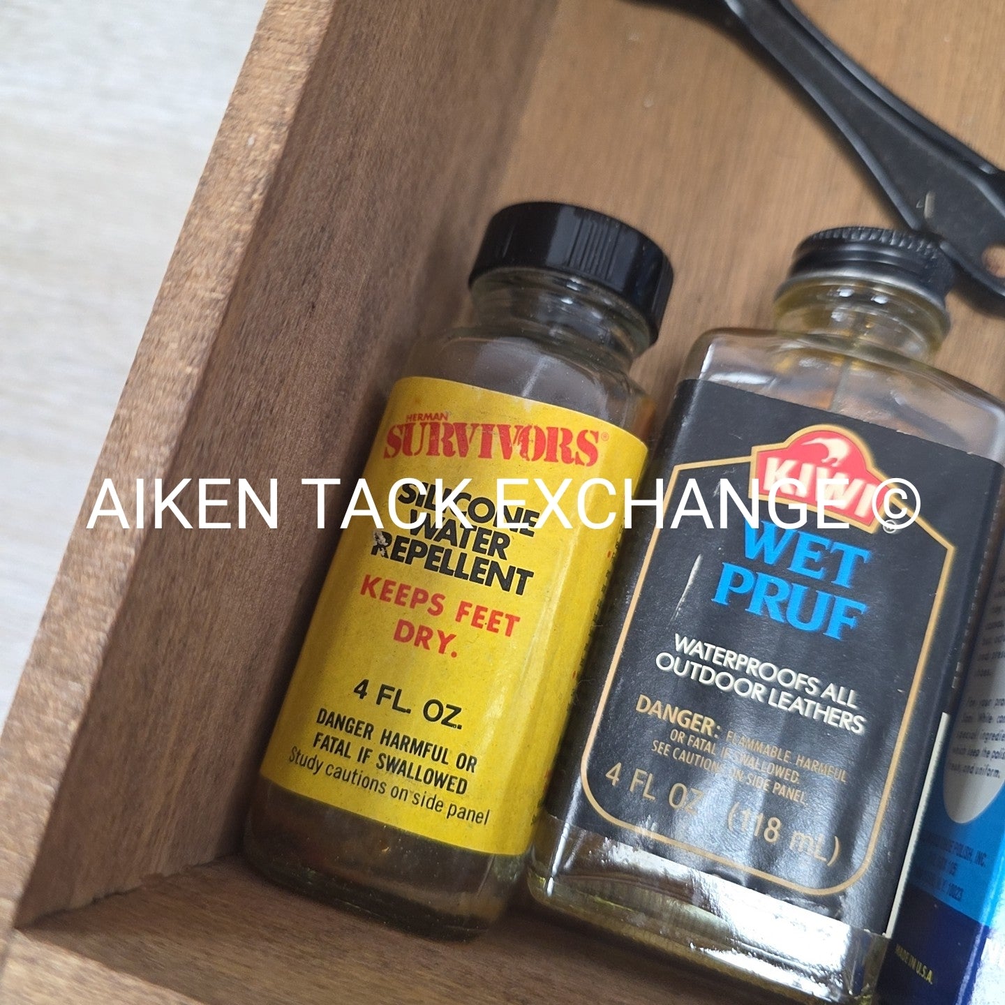 Kiwi Shoe Valet Kit w/ Accessories