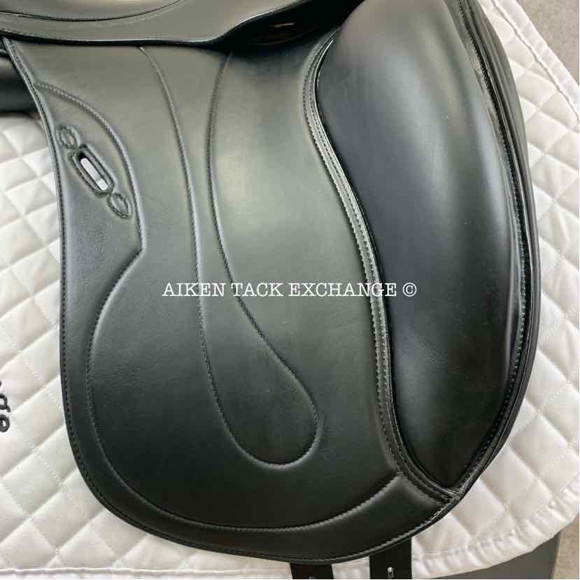 **SOLD** 2018 Equipe Oracle Monoflap Dressage Saddle, 18" Seat, Medium Wide Tree, Foam Panels