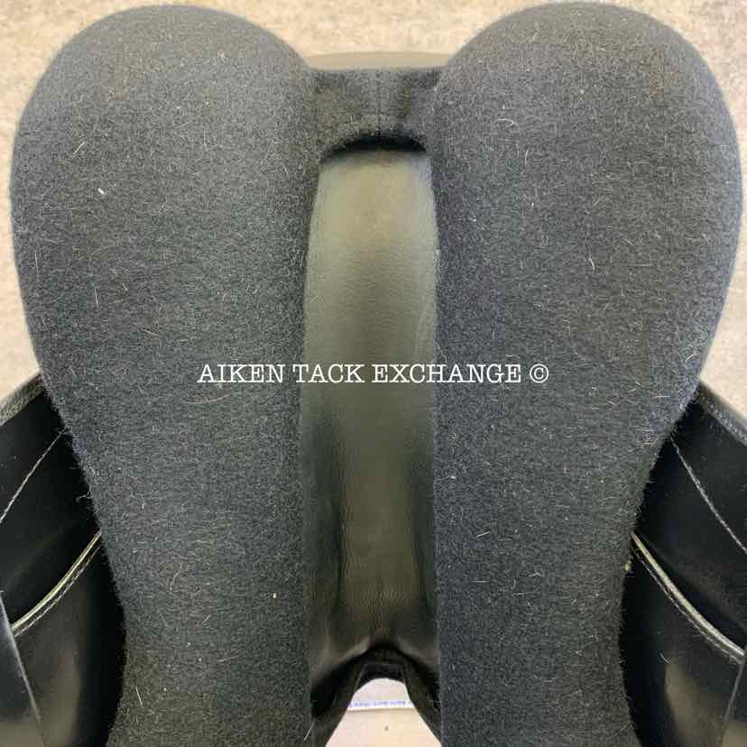 2022 Master D3-M Monoflap Dressage Saddle, 18" Seat, Medium Tree, Wool Flocked Serge Panels