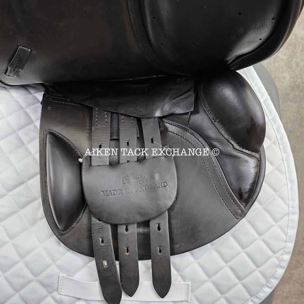 2017 County Solution Jump Saddle, 17.5" Seat, Narrow Tree, Wool Flocked Panels