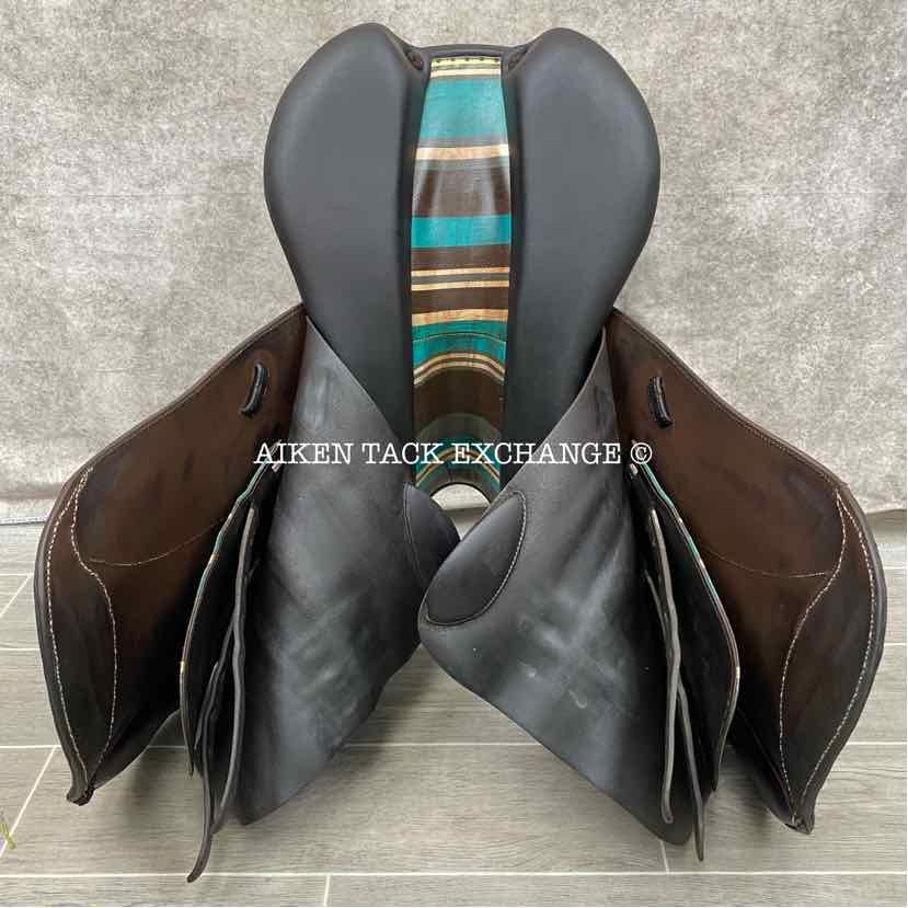2012 Voltaire Palm Beach Close Contact Jump Saddle, 17.5" Seat, 3A Flap, Medium Wide Tree, PRO Panels, Full Buffalo Leather