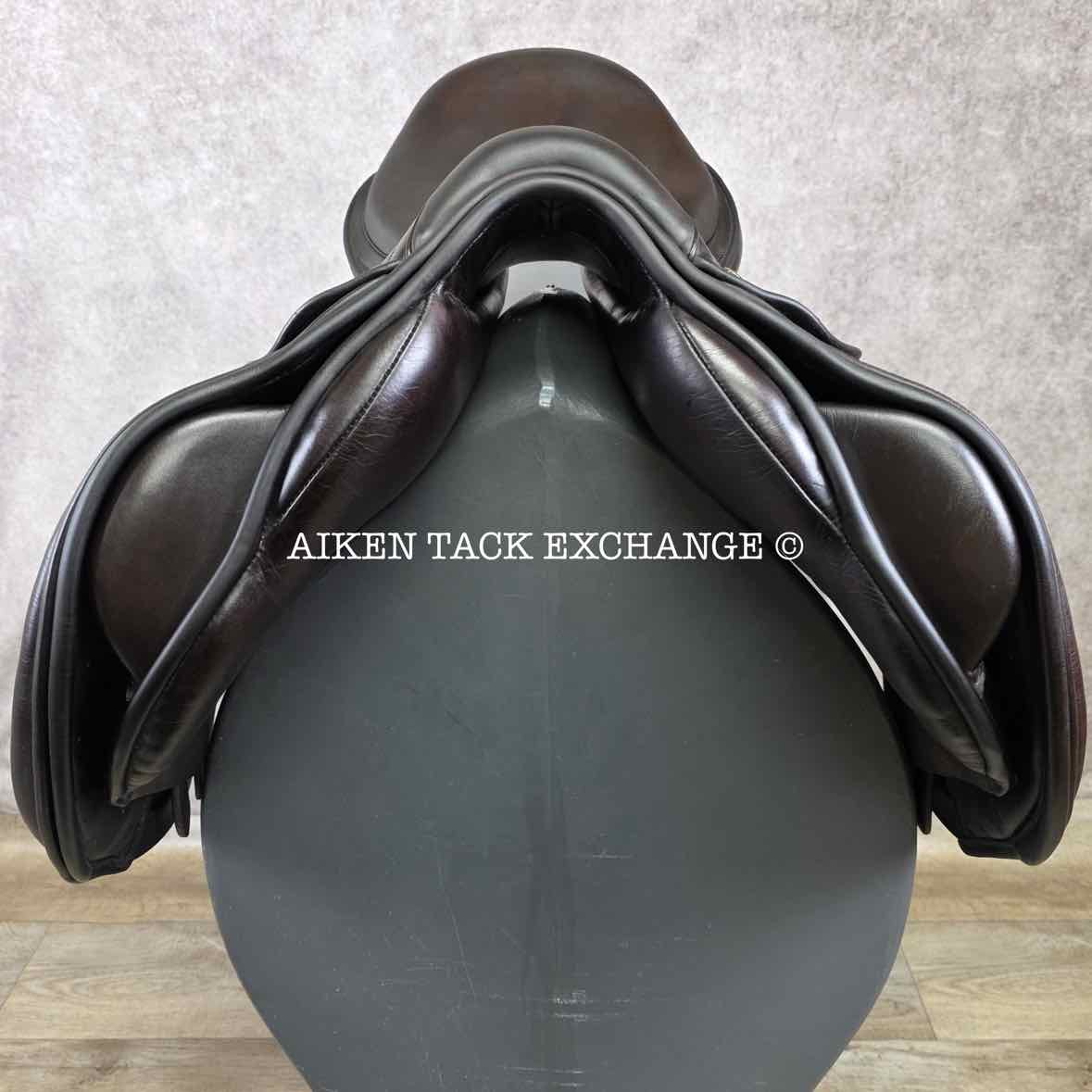 2017 County Solution Jump Saddle, 17.5" Seat, Narrow Tree, Wool Flocked Panels