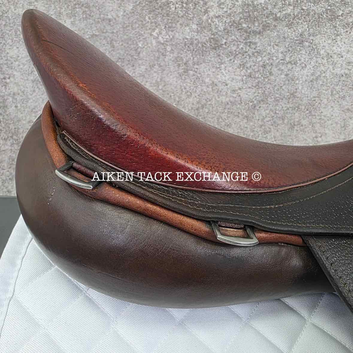 Beval Jump Saddle, 17.5"/18" Seat, Forward Flap, Medium Tree, Foam Panels