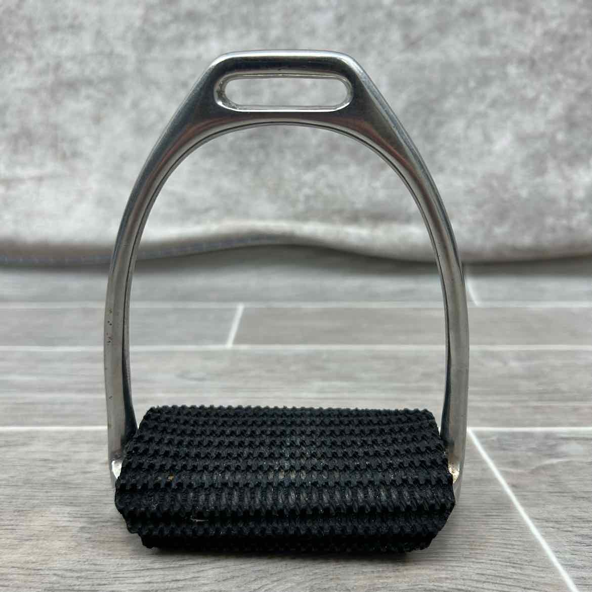 Fillis Stirrup Irons with Super Comfort Stirrup Iron Pads, 4"