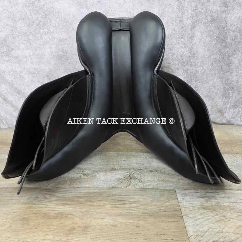 **SOLD** Duett Bravo Close Contact Jump Saddle, 17.5" Seat, 36 - Extra Wide Hoop Tree, Wool Flocked Panels