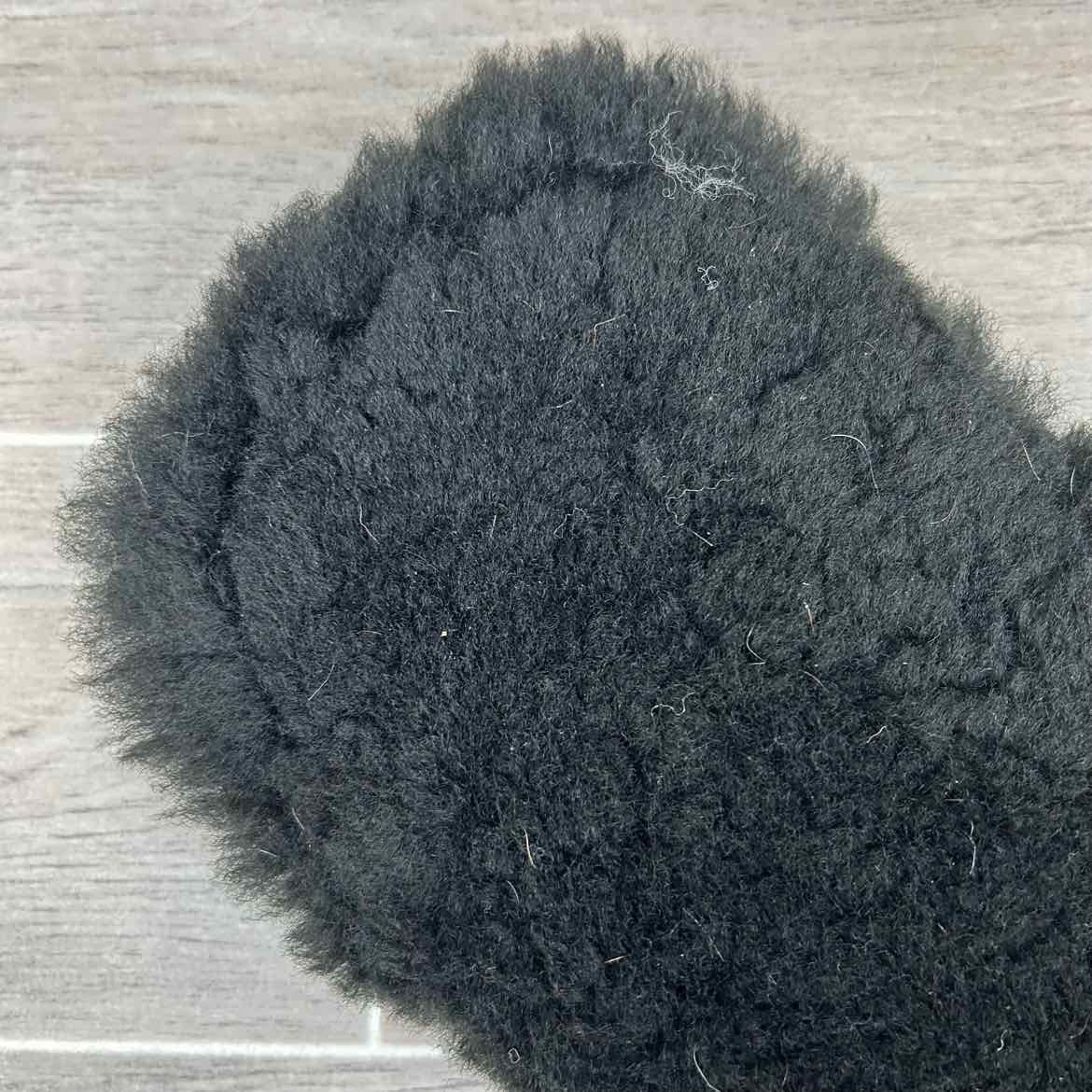 Mattes Sheepskin Girth, Black, 26"