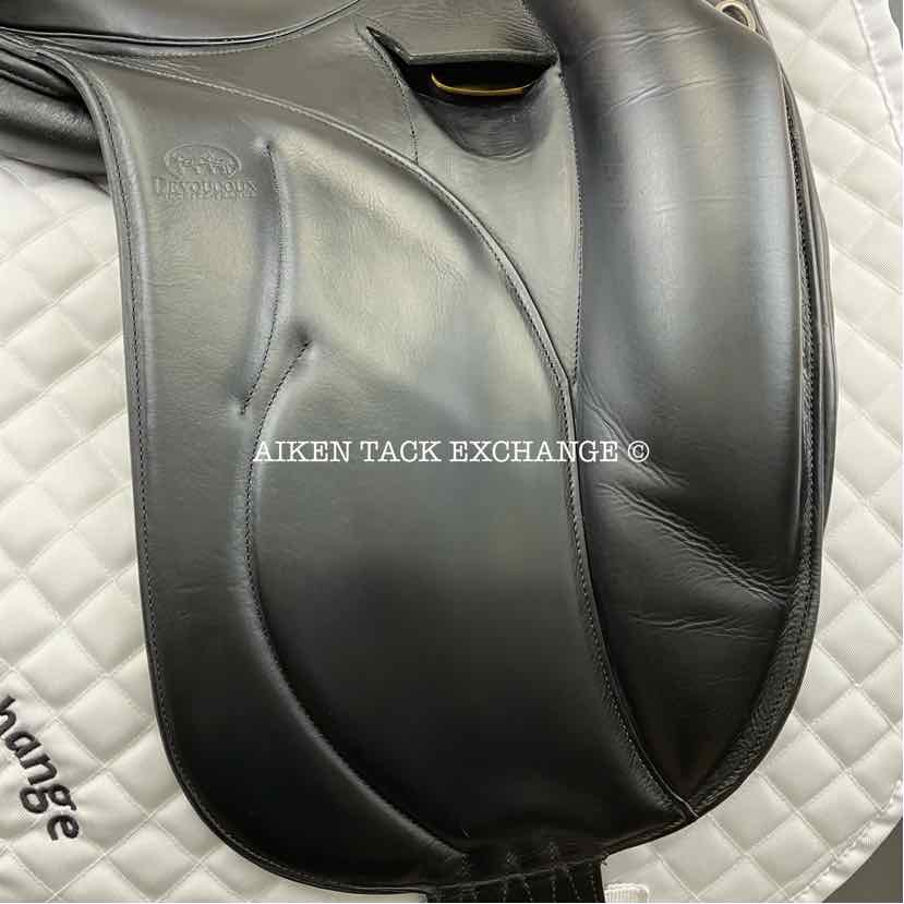 2016 Devoucoux Mendia Monoflap Dressage Saddle, 17" Seat, 2 Flap, Medium Wide Tree, Foam Panels, Full Buffalo Leather