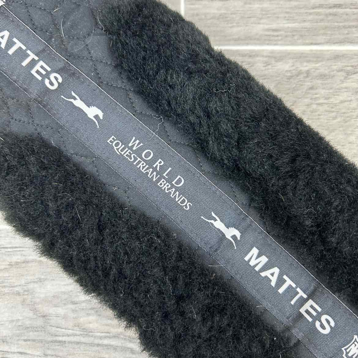 Mattes Sheepskin Girth, Black, 26"